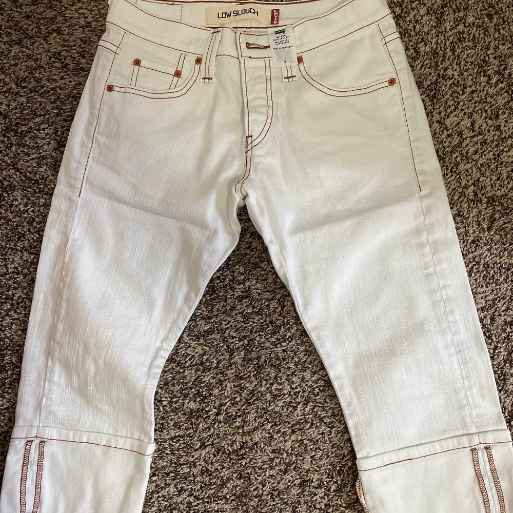 Levi Capris